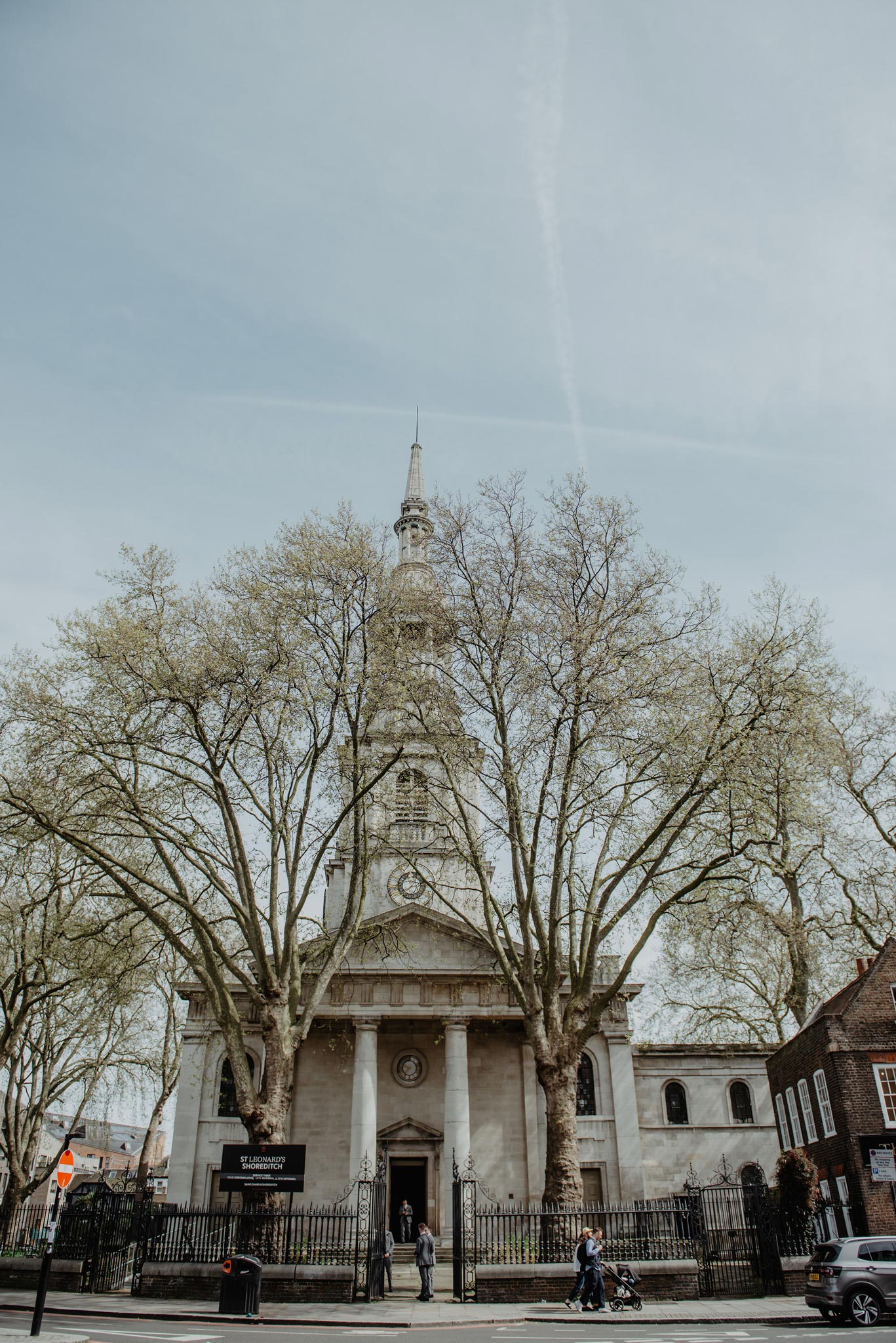 contemporary fine art wedding at shoreditch church st leonards