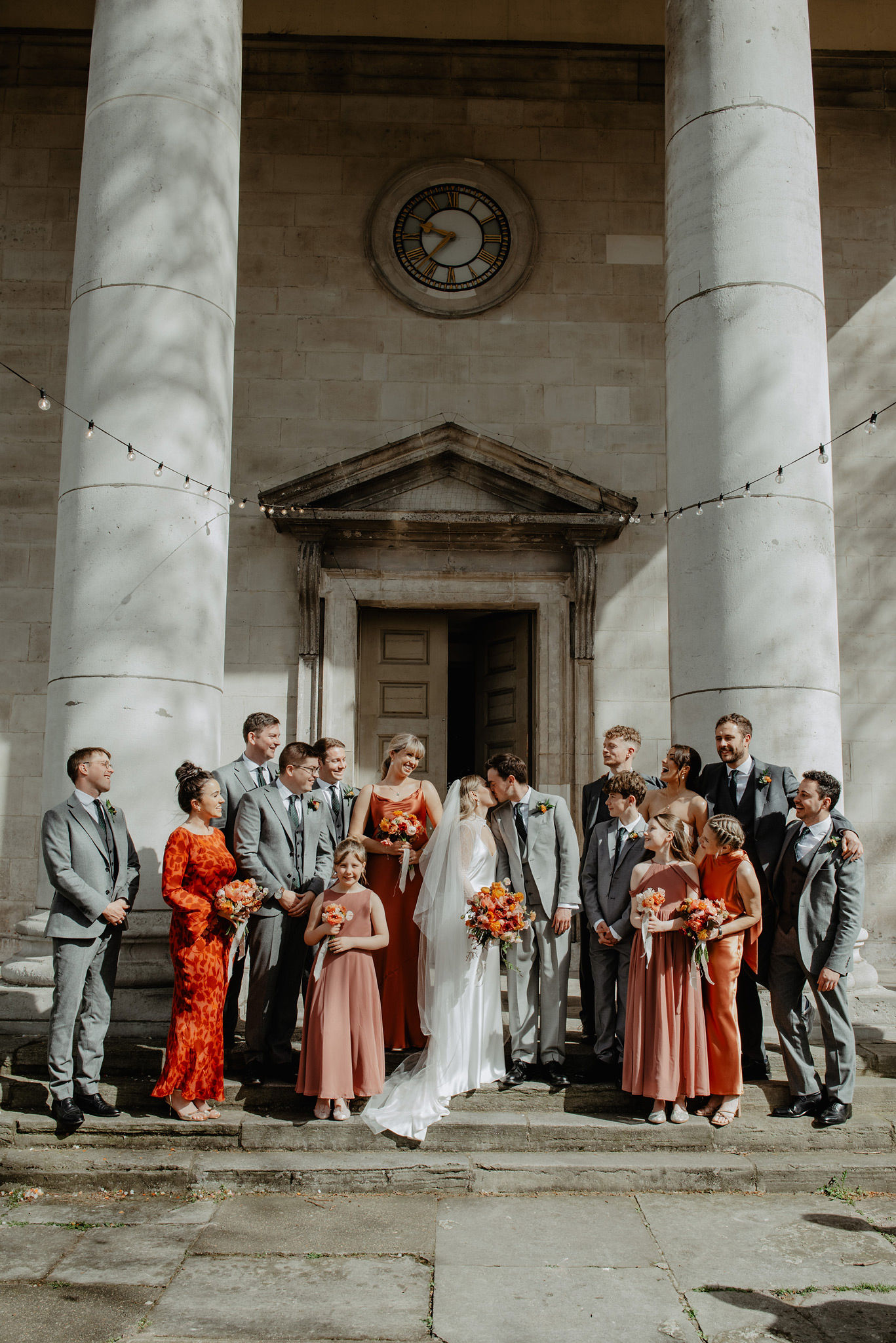 relaxed bridal party photo on church steps in shoreditch anne schwarz wedding. photography