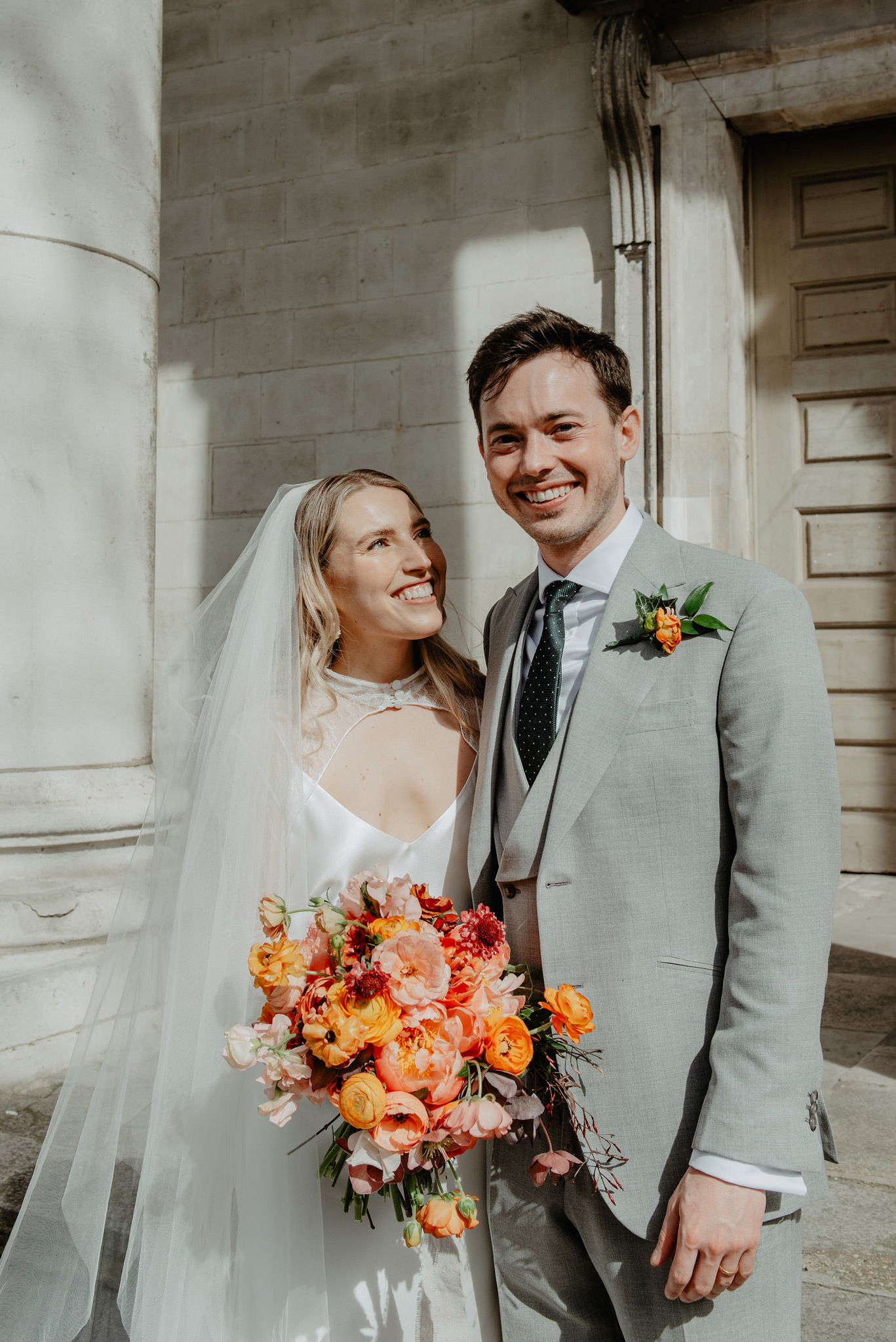 wedding photo outside st leonards church shoreditch